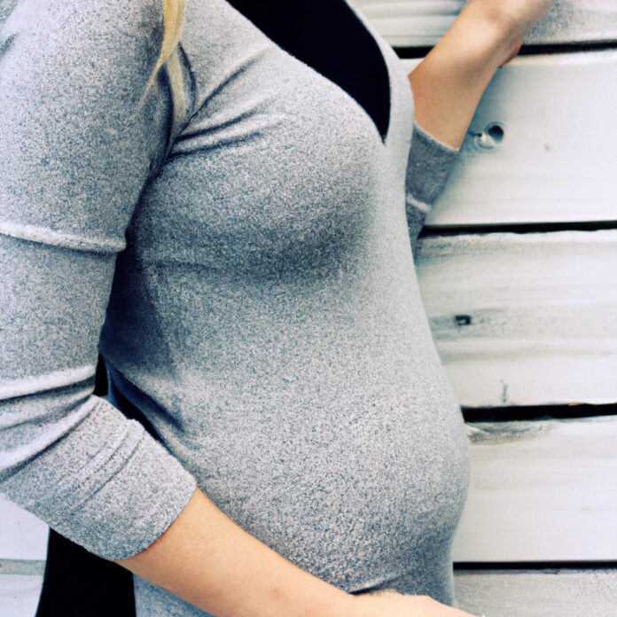 Maternity Style: Chic and Comfortable Fashion for Expecting Moms